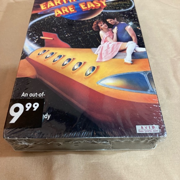 Earth Girls Are Easy Sealed VHS RARE - Picture 2 of 6